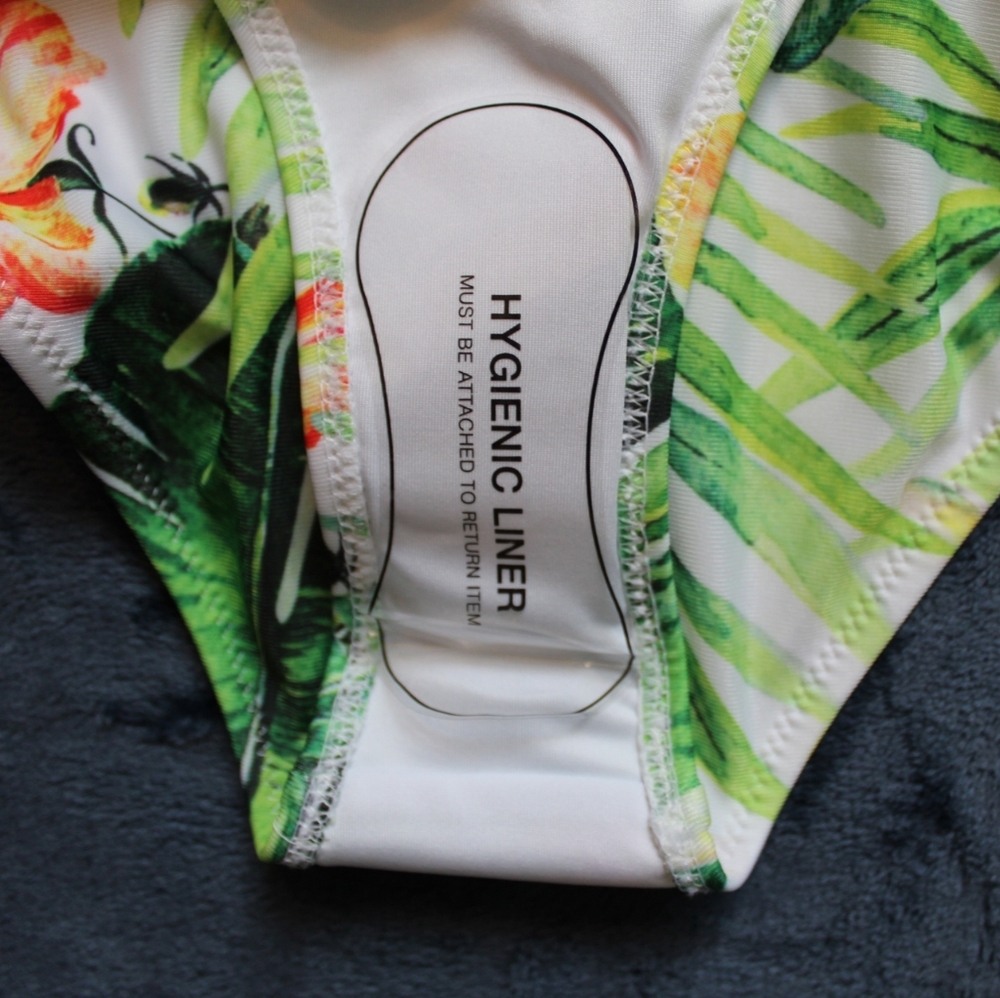 HP π NWT White and Floral Cupshe Bikini - Picture 5 of 8